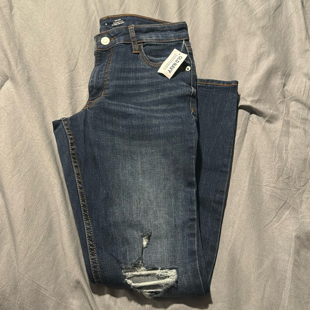 NWT - Mid-Rise rockstar super skinny jean with distressed knees